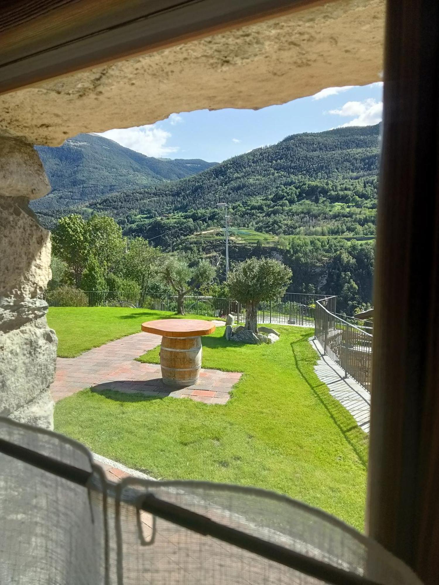 Le Temps Retrouve - Casa Tipica Con Giardino Villeneuve Exterior foto
