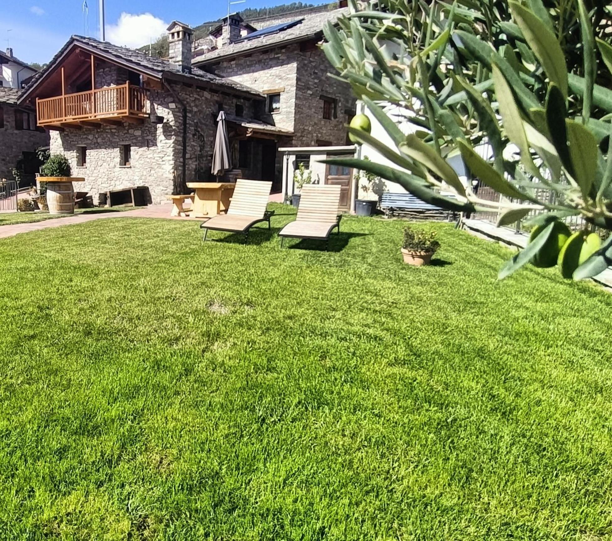 Le Temps Retrouve - Casa Tipica Con Giardino Villeneuve Exterior foto