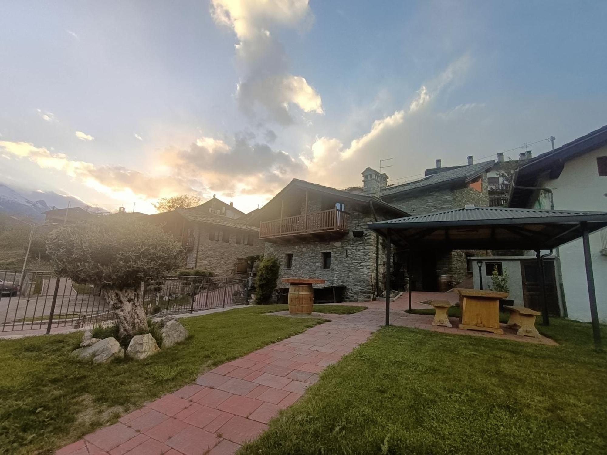 Le Temps Retrouve - Casa Tipica Con Giardino Villeneuve Exterior foto