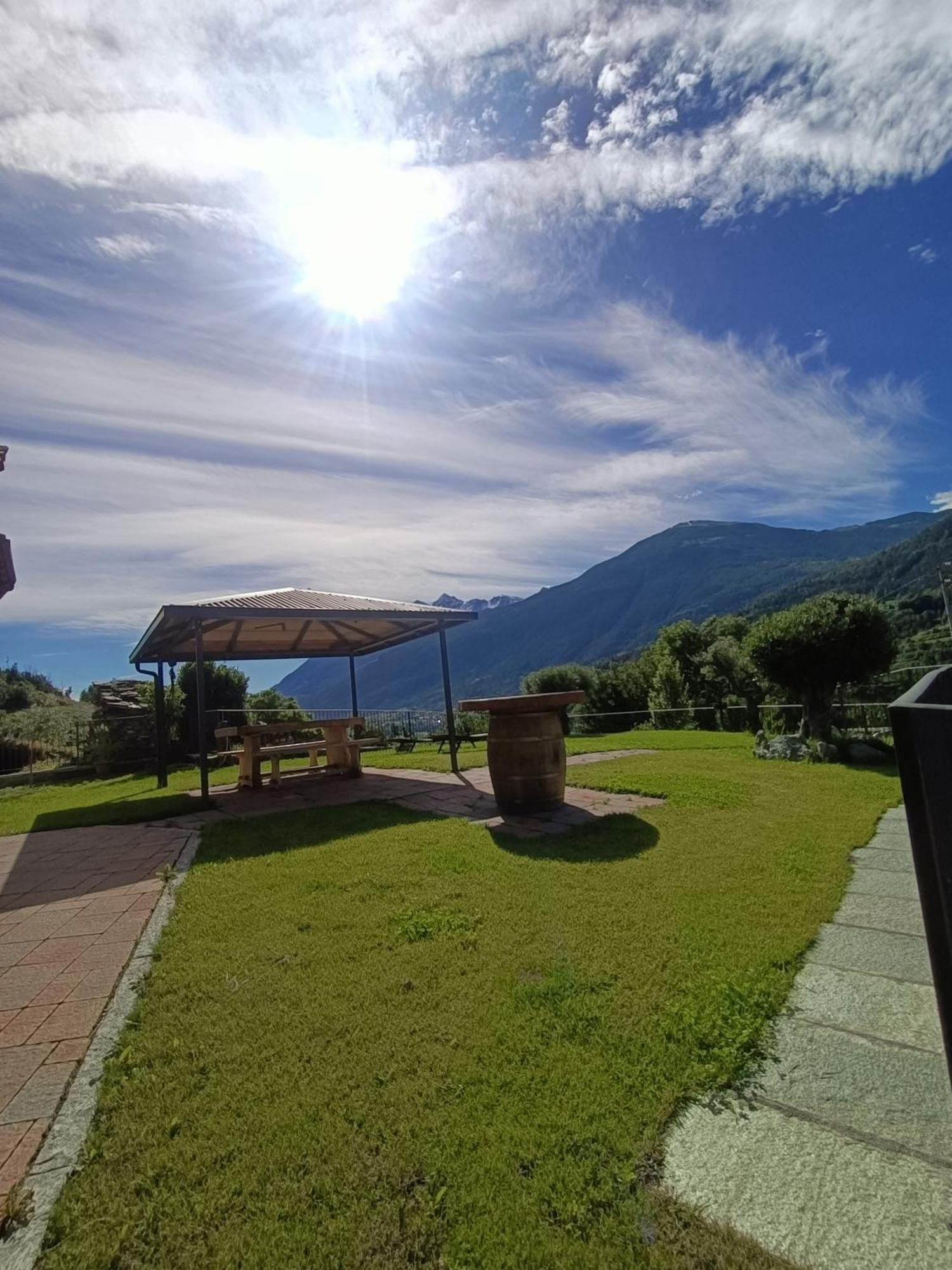 Le Temps Retrouve - Casa Tipica Con Giardino Villeneuve Exterior foto