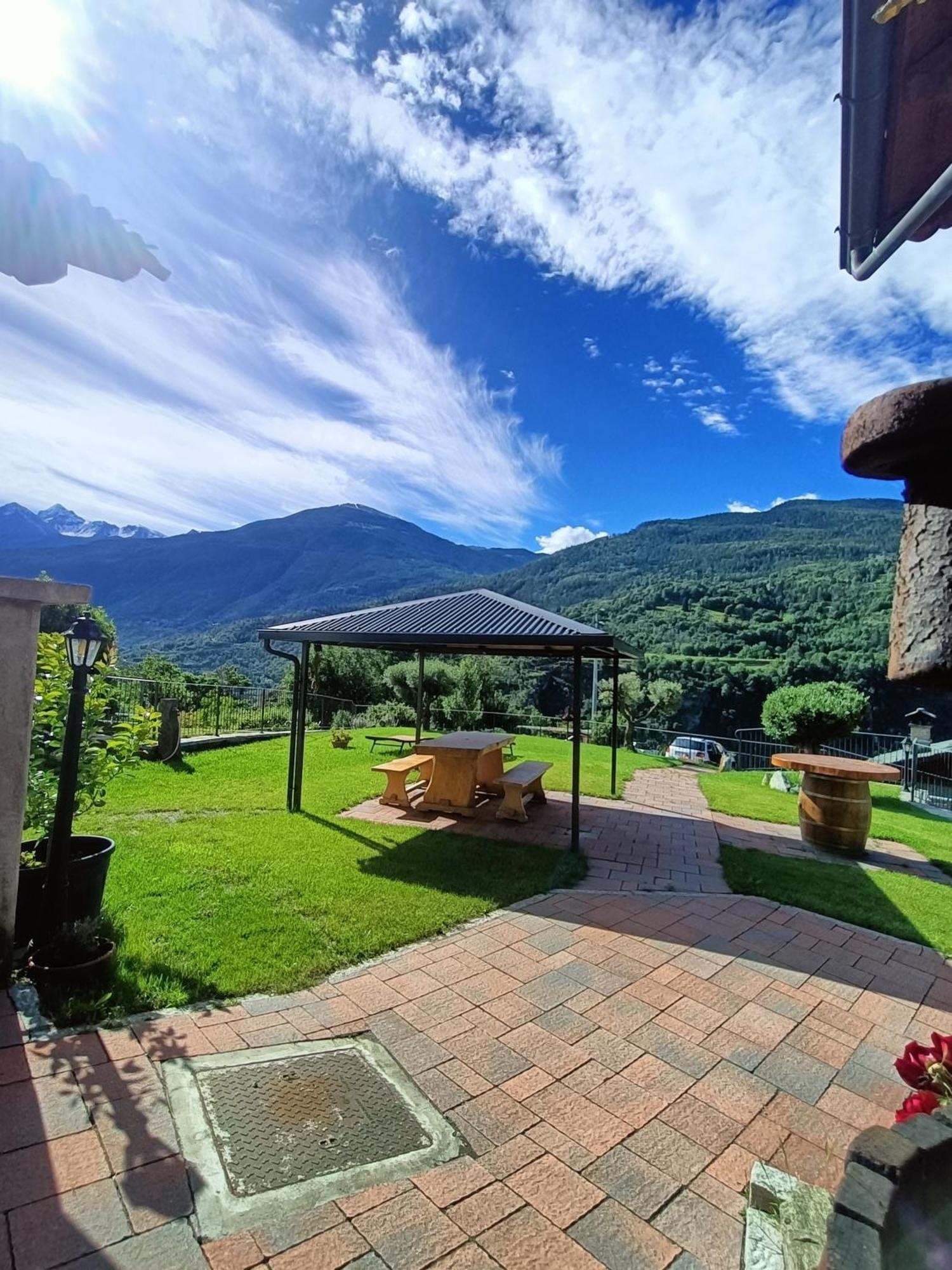 Le Temps Retrouve - Casa Tipica Con Giardino Villeneuve Exterior foto